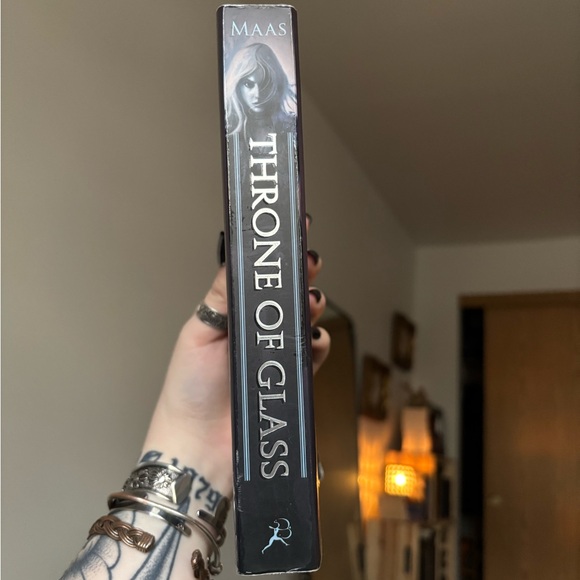 Throne of Glass 1st Edition Original Cover Art - Picture 5 of 10